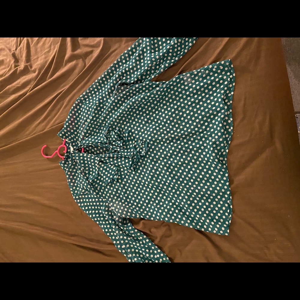 Green-white polka dot top